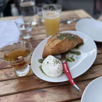 Von's 1000Spirits - Burrata and sourdough - New American Near Me - Seattle, Washington Von's 1000Spirits - Burrata and sourdough - New American Near Me - Seattle, Washington