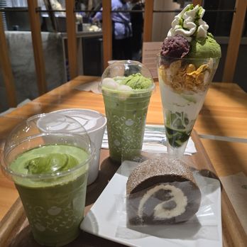 Nana’s Green Tea - Matcha latte w/ float, hojicha rolled cake, hojicha latte - Japanese Near Me - Seattle, Washington
