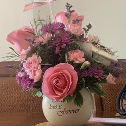 Kings Creek Flowers delivered arrangement. Awesome! Kings Creek Flowers delivered arrangement. Awesome!
