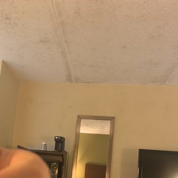 Quality Inn - Nasty ceiling - Hotels Near Me - Lebanon, Tennessee