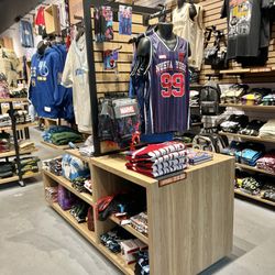 BOXLUNCH - Apparel