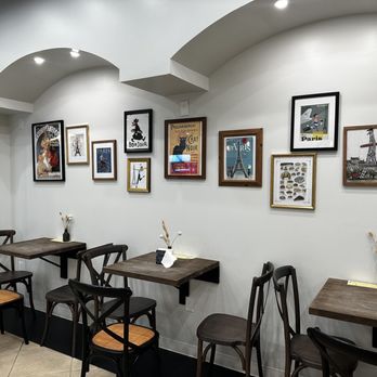Salut Paris Bakery - a row of tables and chairs - Desserts Near Me - Dallas, Texas Salut Paris Bakery - a row of tables and chairs - Desserts Near Me - Dallas, Texas