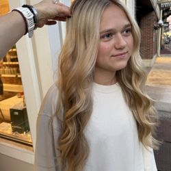 Moda Salon - Soft natural highlights