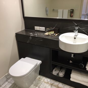 Pullman Auckland Hotel - Pretty marble bathroom. - Hotels Near Me - Auckland, AUK