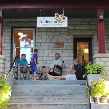 Anderson Bed & Breakfast - Front porch - Bed & Breakfast Near Me - Manhattan, Kansas