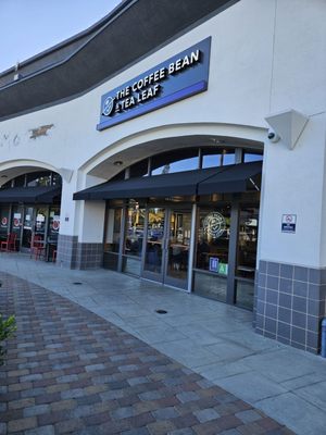 The Coffee Bean & Tea Leaf by null