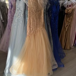 Elegant Bride and Quinceanera - Totally wrong color