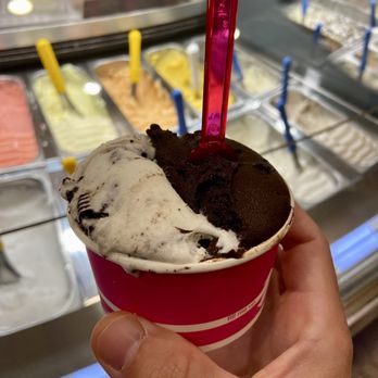 Gelateria Bella Roma - Dark chocolate and cookies and cream - Ice Cream & Frozen Yogurt Near Me - Sunnyvale, California Gelateria Bella Roma - Dark chocolate and cookies and cream - Ice Cream & Frozen Yogurt Near Me - Sunnyvale, California