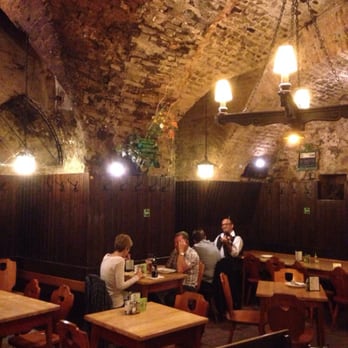 Zwölf Apostelkeller - Wine Bars Near Me - Vienna, 9 Zwölf Apostelkeller - Wine Bars Near Me - Vienna, 9