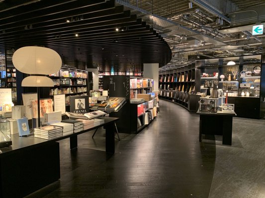 Roppongi Tsutaya Books by null