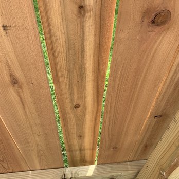 Campbell's Quality Fence - Picket not secured at the bottom - Fences & Gates Near Me - Cedar Park, Texas