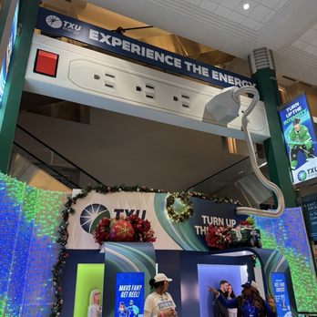 American Airlines Center - Sponsor activations are big on the 100 level - Stadiums & Arenas Near Me - Dallas, Texas American Airlines Center - Sponsor activations are big on the 100 level - Stadiums & Arenas Near Me - Dallas, Texas