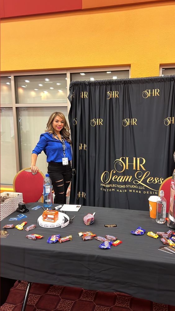 SeamLess Hair Reflections Studio Logo