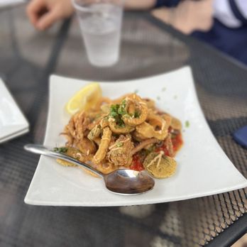 Lucky Lou's Bar & Grill - Calamari fritti - New American Near Me - Wethersfield, Connecticut