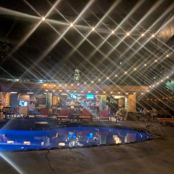 Sam's Kitchen - Pool and Jacuzzi - Food Stands Near Me - Honolulu, Hawaii