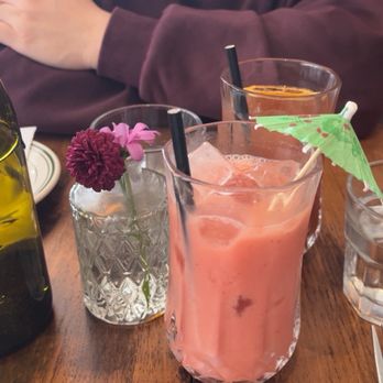 Daisy May’s - Strawberry lemonade special, and sweet tea behind - Breakfast & Brunch Near Me - Toronto, Ontario Daisy May’s - Strawberry lemonade special, and sweet tea behind - Breakfast & Brunch Near Me - Toronto, Ontario