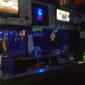 R Bar - televisions and beer glasses on the bar - Sports Bars Near Me - Miramar, Florida R Bar - televisions and beer glasses on the bar - Sports Bars Near Me - Miramar, Florida