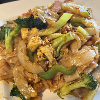 Leela Thai Cuisine - Drunken Noodles - Thai Near Me - Santee, California Leela Thai Cuisine - Drunken Noodles - Thai Near Me - Santee, California