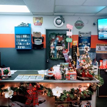 Hi-Tech Performance - Festive office makes this place really welcoming - Auto Repair Near Me - Burnaby, British Columbia