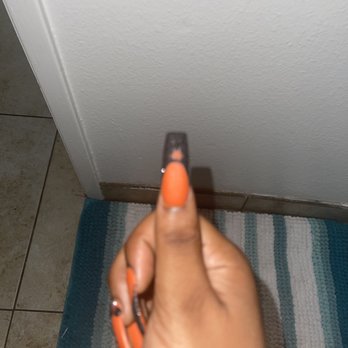 Diva Nails - She never used and alcoholic to clean my hands, she did what was required to apply nails and that was that. - Nail Salons Near Me - Chula Vista, California