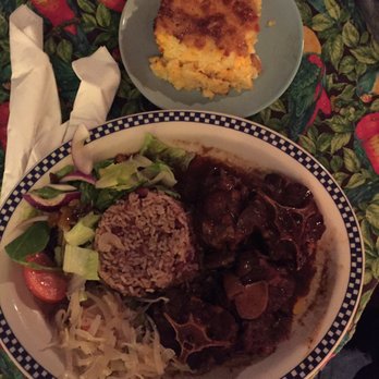 The Islands - Mac and cheese and oxtail (L) - Caribbean Near Me - Brooklyn, New York
