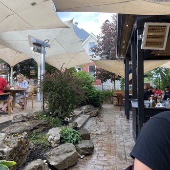 Restaurant Cabaret Liquor Store - a patio with tables and umbrellas - Beer, Wine & Spirits Near Me - Magog, Quebec