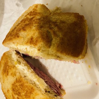 Bread Basket Deli - Reuben Favorite - Delis Near Me - Oak Park, Michigan