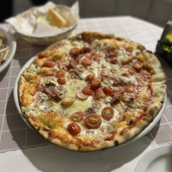 Eatalian - gitana pizza: tomato sauce, mozzarella, mushrooms, parm, speck, cherry tomatoes = $16.50 - Italian Near Me - Gardena, California