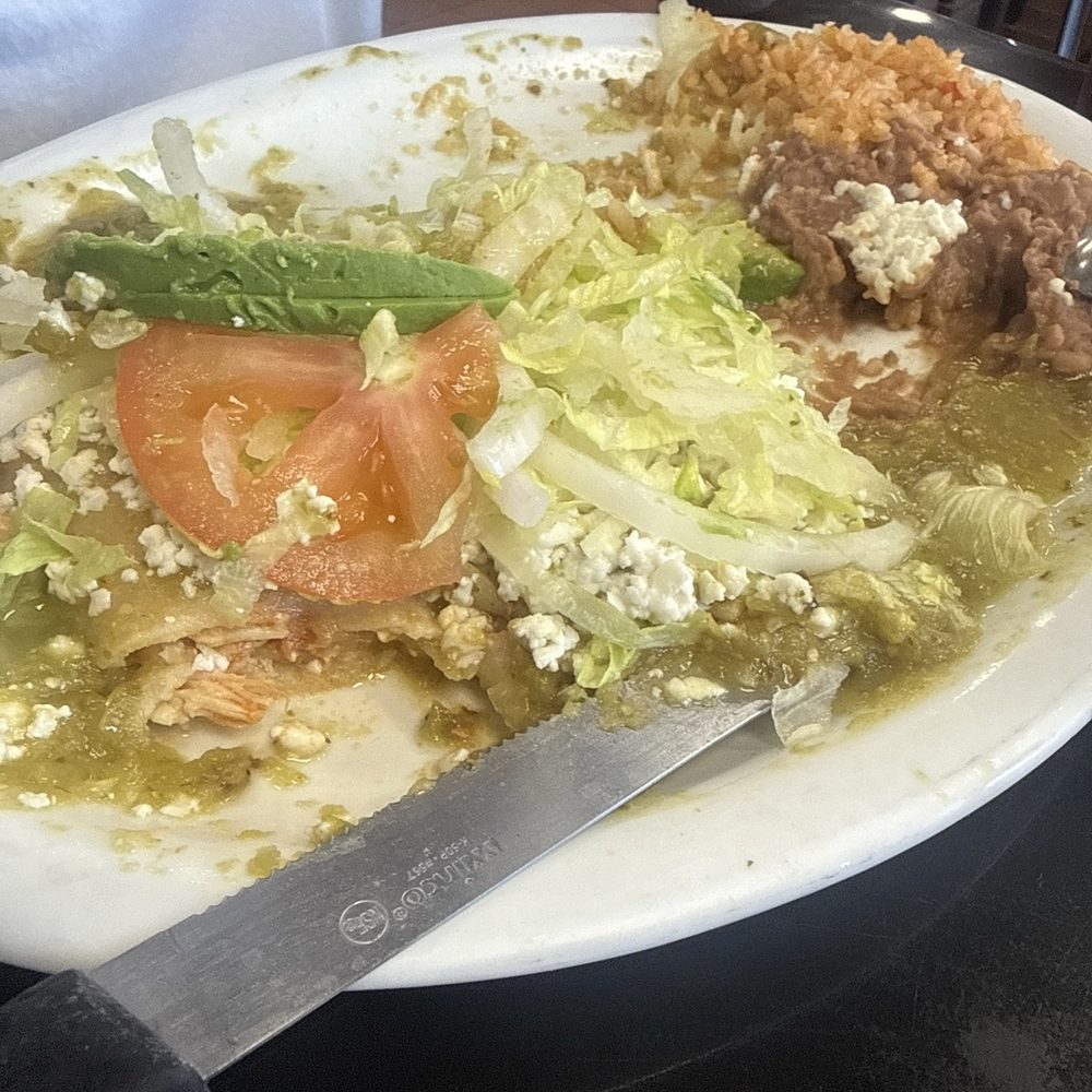 Guajillo Restaurant - Enchiladas Verdes - Mexican Near Me - Huntington Park, California Guajillo Restaurant - Enchiladas Verdes - Mexican Near Me - Huntington Park, California