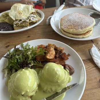 Esencia Urban Kitchen - poblano eggs, pancakes - Cafes Near Me - Chicago, Illinois Esencia Urban Kitchen - poblano eggs, pancakes - Cafes Near Me - Chicago, Illinois