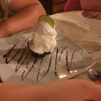 La Rueda 1975 - chocolate basket with lemon mousse and lemon ice - Argentine Near Me - Puerto Iguazú, N