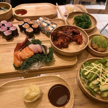 Akino - Sushi Bars Near Me - Flushing, New York