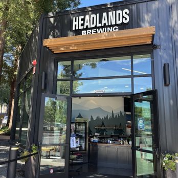 Headlands Brewing - Entrance - Beer Gardens Near Me - Walnut Creek, California