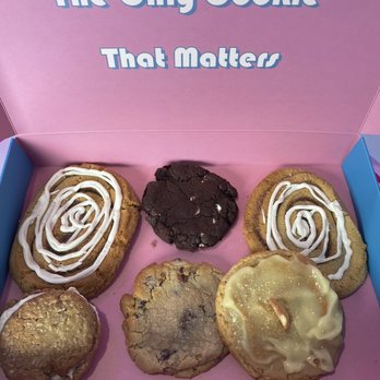 Cookie Chris - Cinnamon roll, rocky road, Oatmeal, chocolate chip and banana pudding. - Desserts Near Me - Williamsburg, Virginia Cookie Chris - Cinnamon roll, rocky road, Oatmeal, chocolate chip and banana pudding. - Desserts Near Me - Williamsburg, Virginia