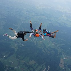 JumpTN - Learning to Skydive