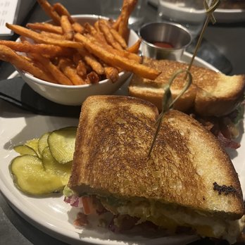 402 eat + drink - American Near Me - Omaha, Nebraska