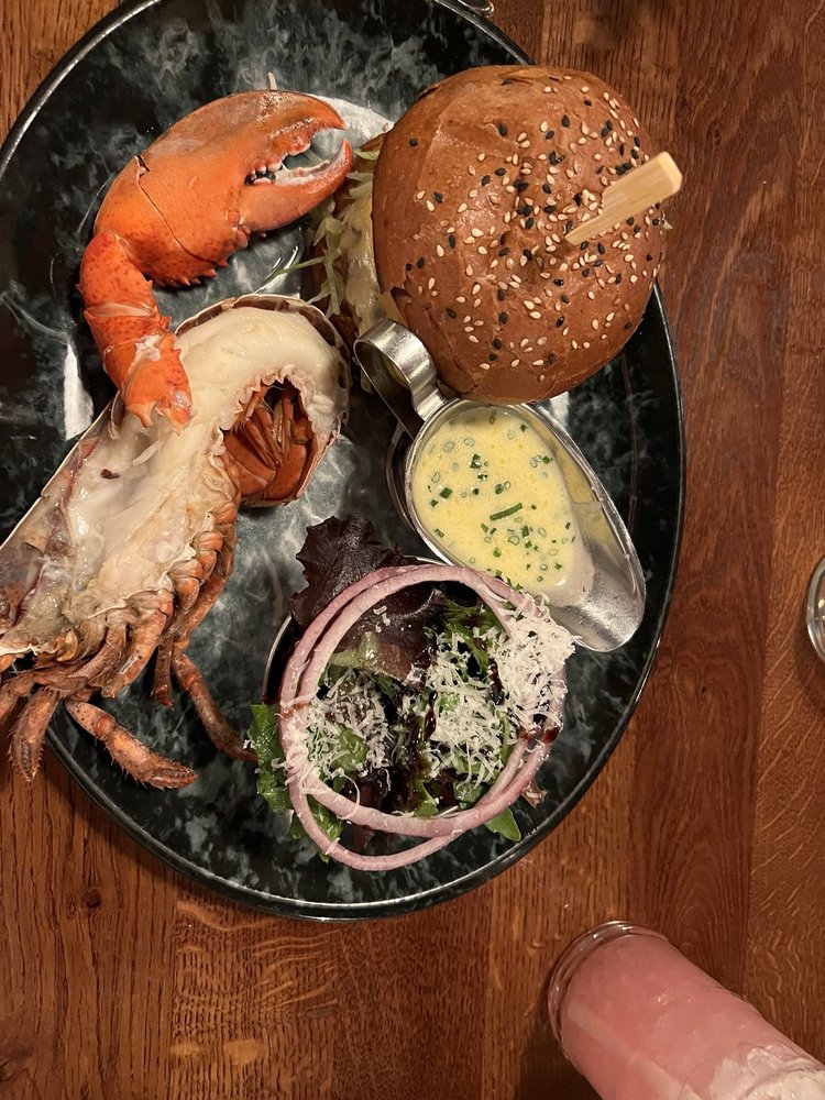 Burger & Lobster