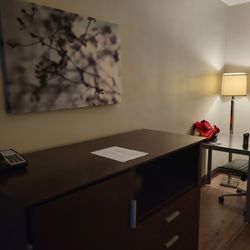 Red Roof Inn & Suites Hazleton - Ad showed BR TV. No TV