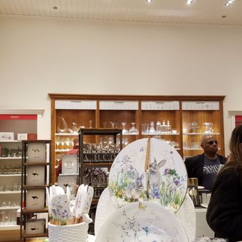 Williams Sonoma - people shopping in a store - Kitchen & Bath Near Me - Chicago, Illinois