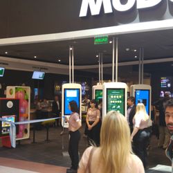 McDonald´s - Inauguración del local que esta al lado de los cines con la ultima tecnologia