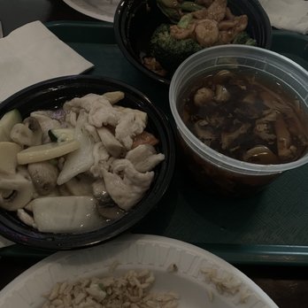 Dynasty King - Moo goo gai pan and chicken broccoli and hot and sour soup - Chinese Near Me - Tallman, New York