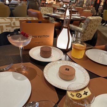 Le Café Louis Vuitton - Cafes Near Me - New York, New York Le Café Louis Vuitton - Cafes Near Me - New York, New York