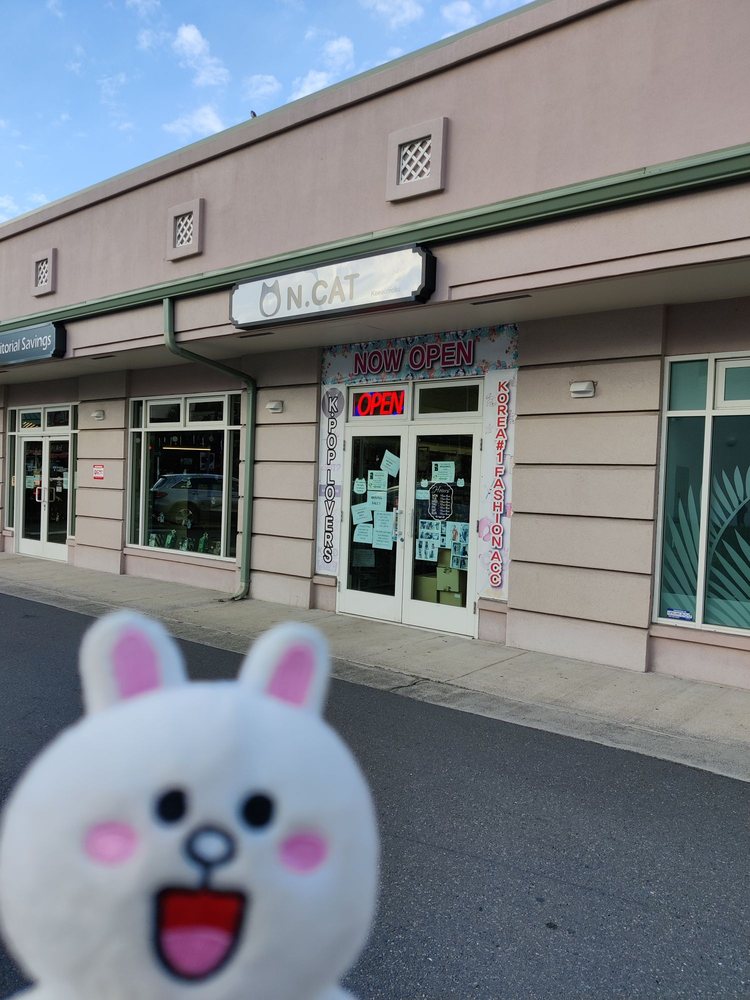 Pink Box Ala Moana, Honolulu Roadtrippers