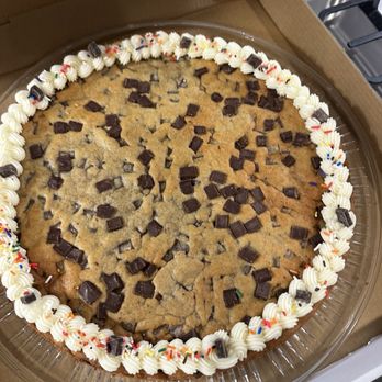 Michael's Cookie Jar - Chocolate chunk cookie cake - Bakeries Near Me - Houston, Texas