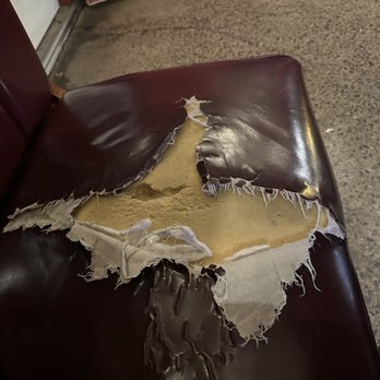 White House Pizza and Pub - Picture of the bench seat that I sat on last night - Chicken Wings Near Me - White House, Tennessee