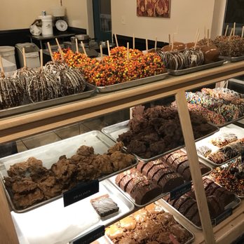 The Fudgery - a variety of desserts on display - Desserts Near Me - Corolla, North Carolina The Fudgery - a variety of desserts on display - Desserts Near Me - Corolla, North Carolina