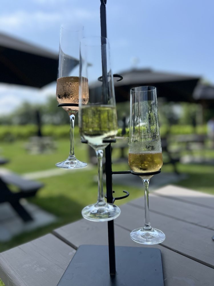 Johnson Estate Winery Logo