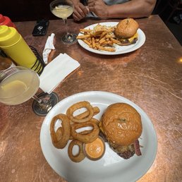 Buddy ordered a cheeseburger with avocado and garlic fries Buddy ordered a cheeseburger with avocado and garlic fries