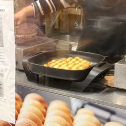 Bubble Waffle Lady - Keeping waffle #1 warm