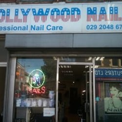Hollywood Nails